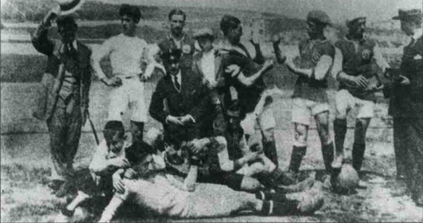 Pancho Cossío en uno de los primeros partidos celebrados en los Campos de Sport